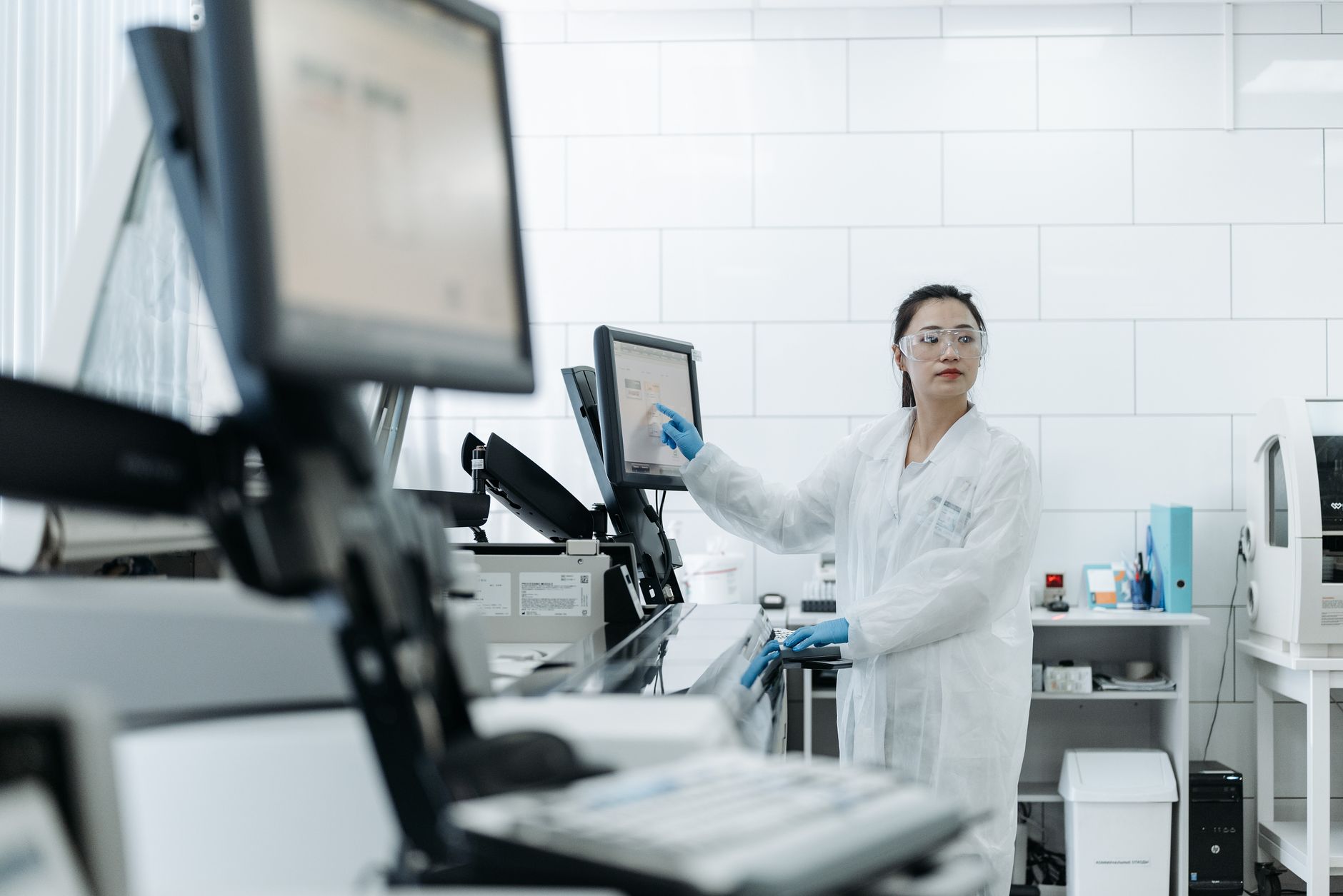 Bioinformatika Sederhana: Bagaimana Komputer Membantu Penelitian Genetik